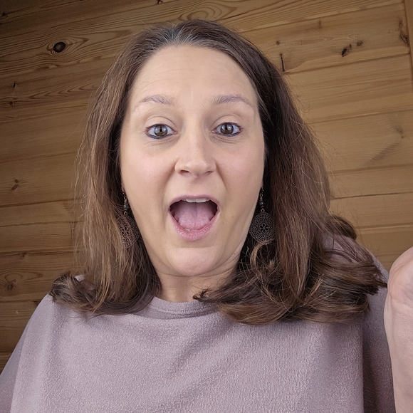 Meet your Posher, Cares - Picture 3 of 3